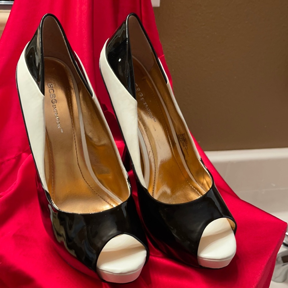 BCBGeneration Black & White super sexy heels